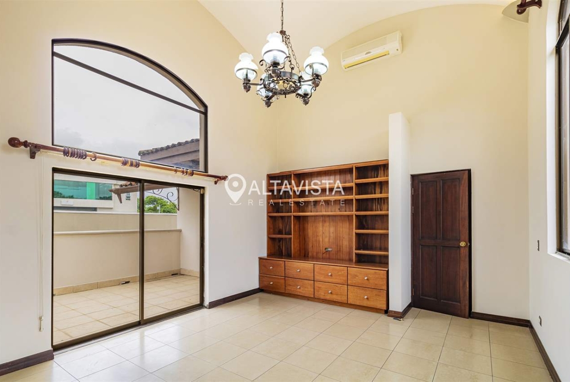 Casa en Venta - Hacienda Lindora - Santa Ana