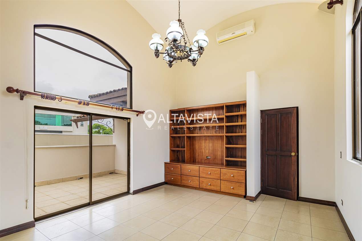 Casa en Venta - Hacienda Lindora - Santa Ana