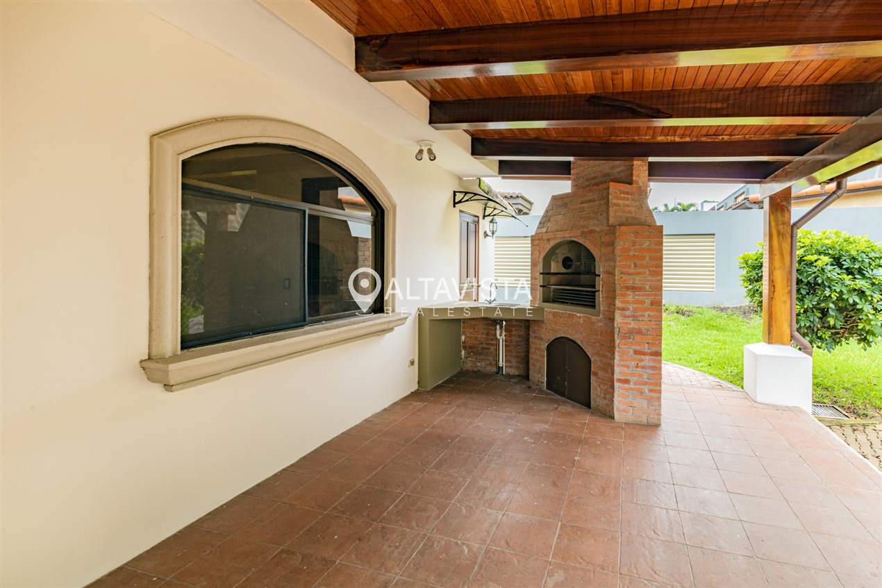Casa en Venta - Hacienda Lindora - Santa Ana