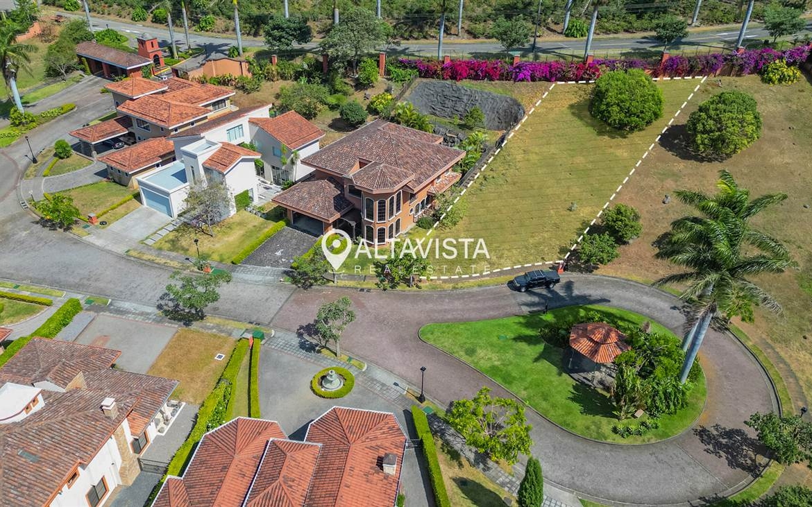 Lote en venta Condominio Roble Sabana