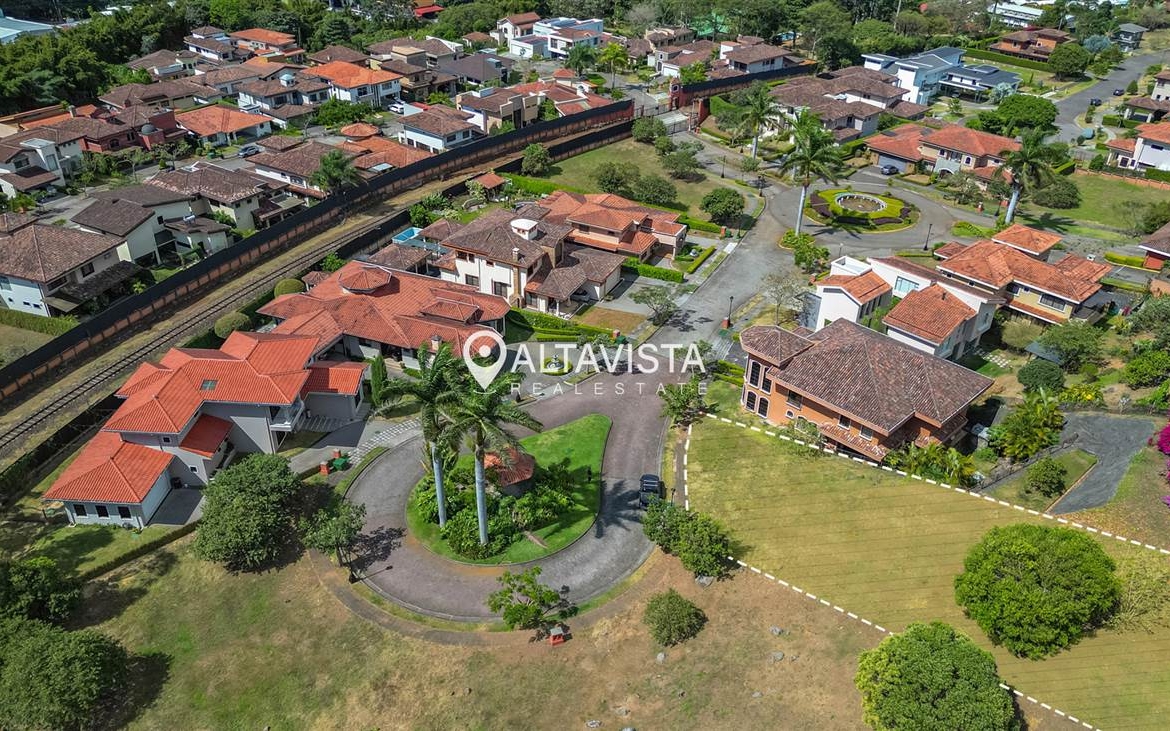 Lote en venta Condominio Roble Sabana-