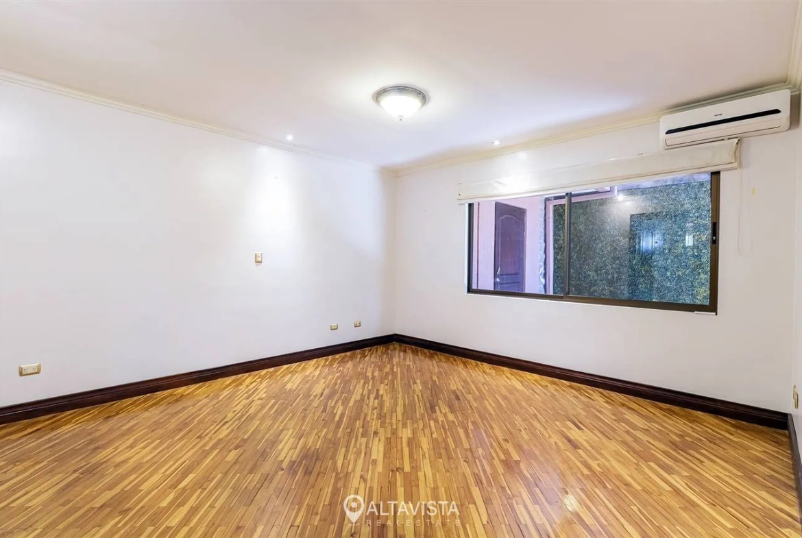 Casa de 1 Piso con Vista en Escazú