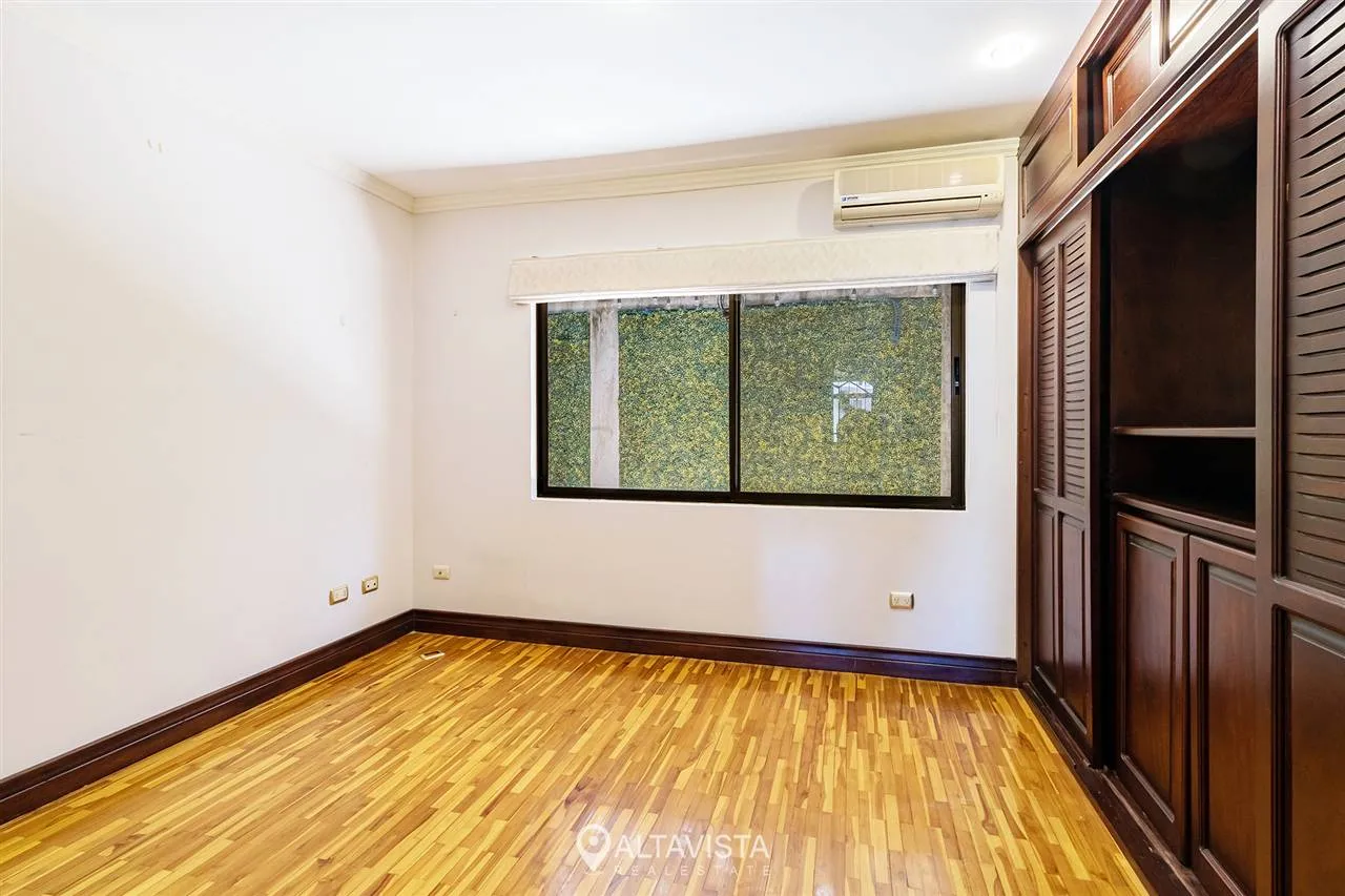 Casa de 1 Piso con Vista en Escazú