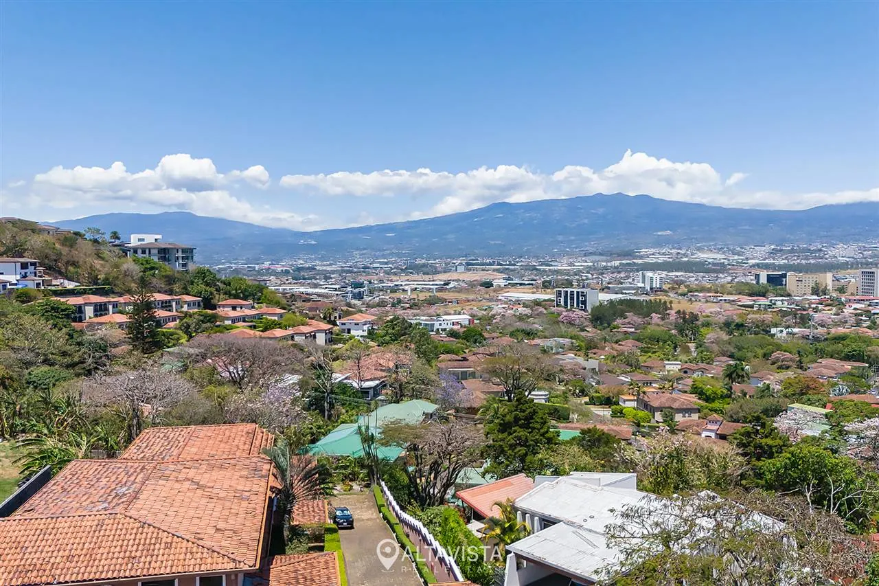 Casa de 1 Piso con Vista en Escazú