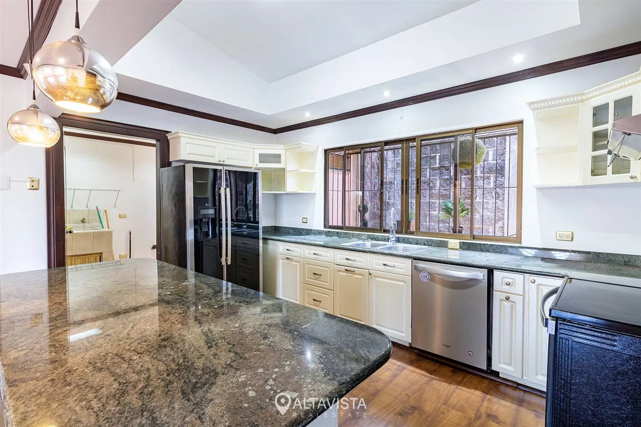 Casa de 1 Piso con Vista en Escazú