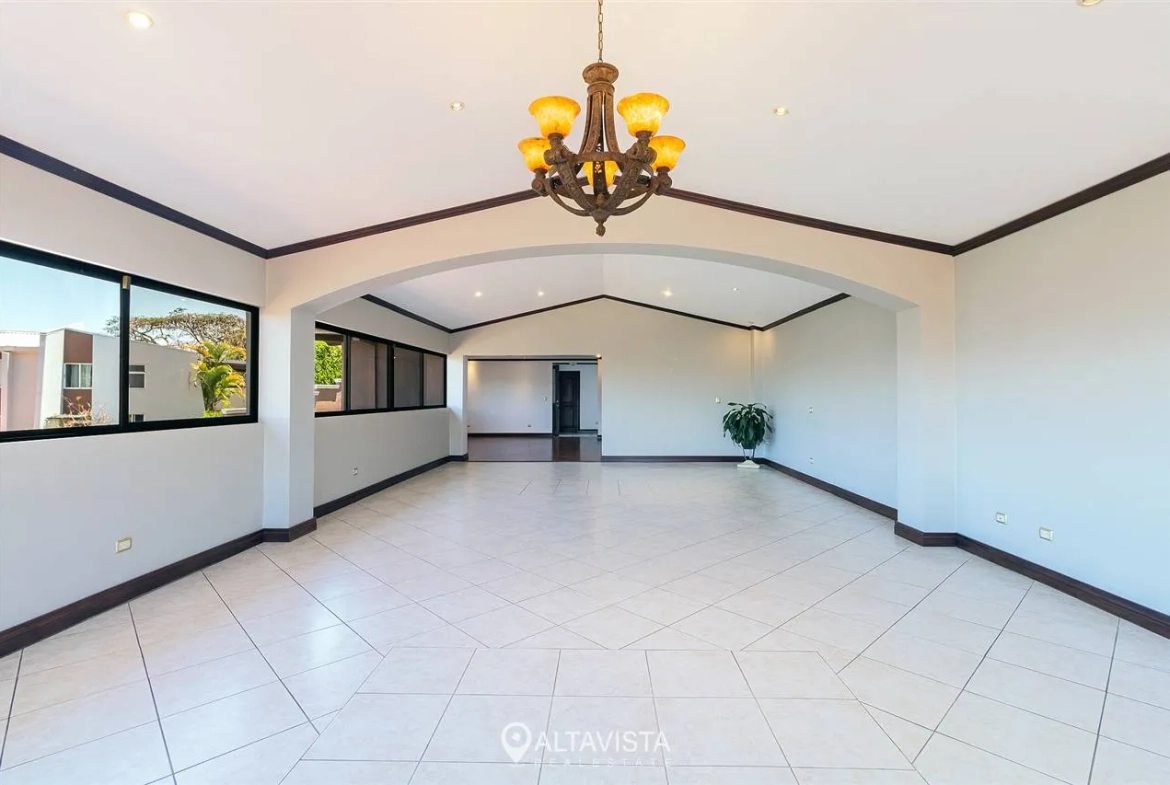 Casa de 1 Piso con Vista en Escazú