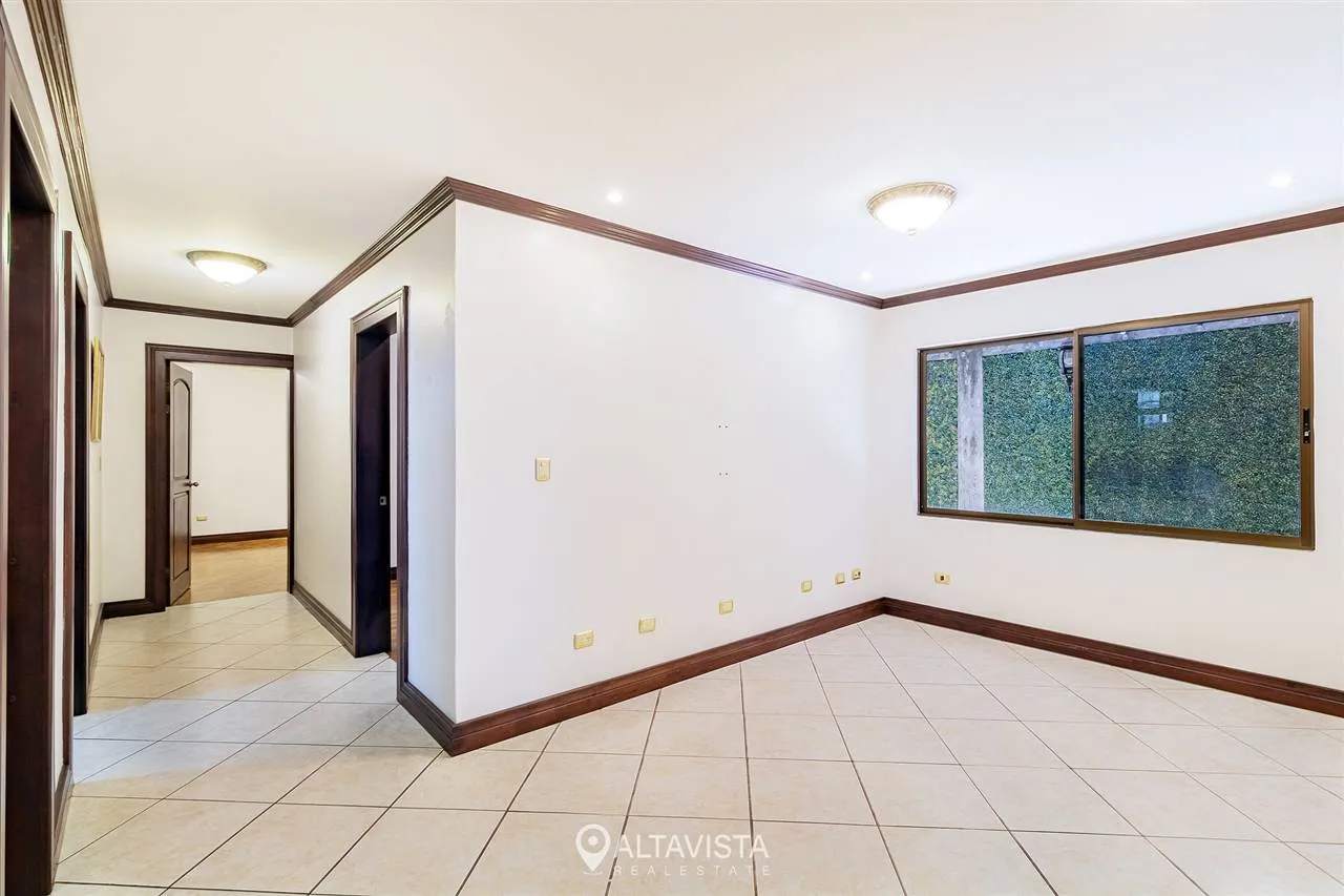 Casa de 1 Piso con Vista en Escazú