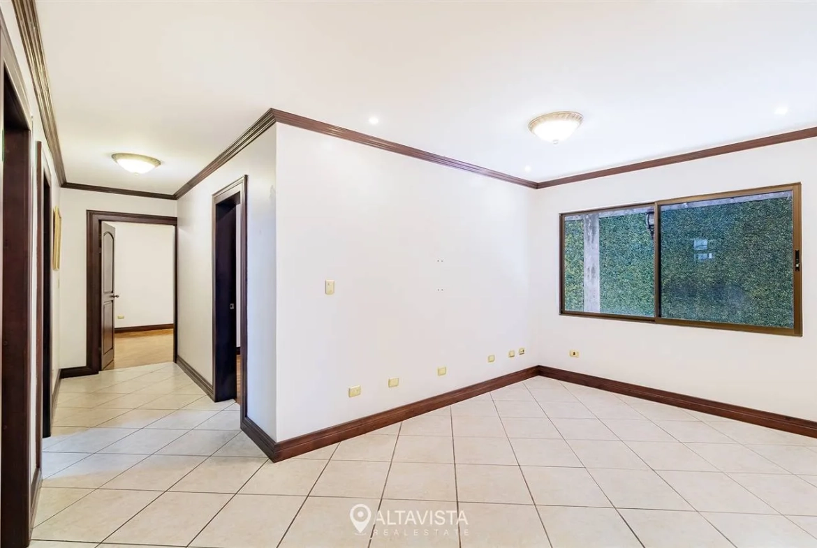 Casa de 1 Piso con Vista en Escazú