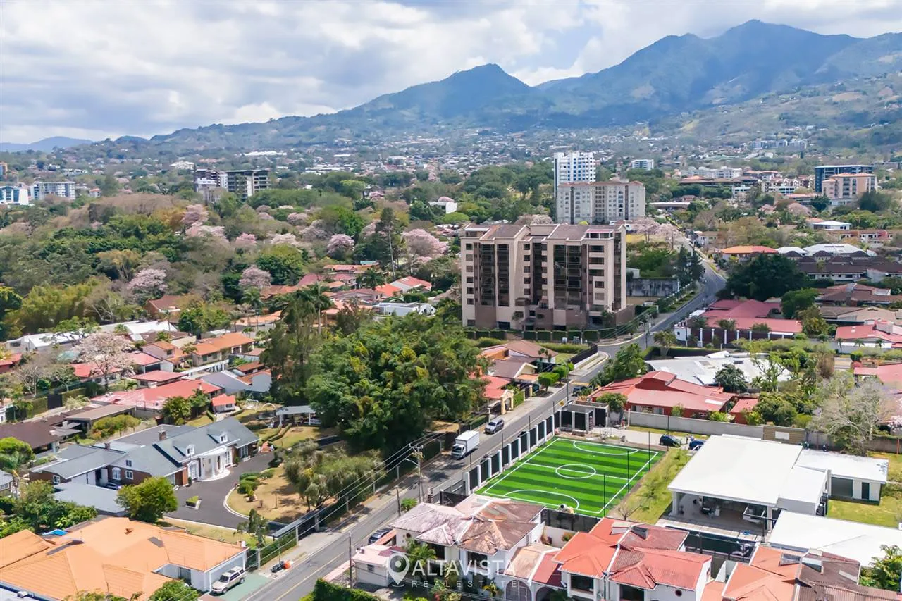 Los Laureles