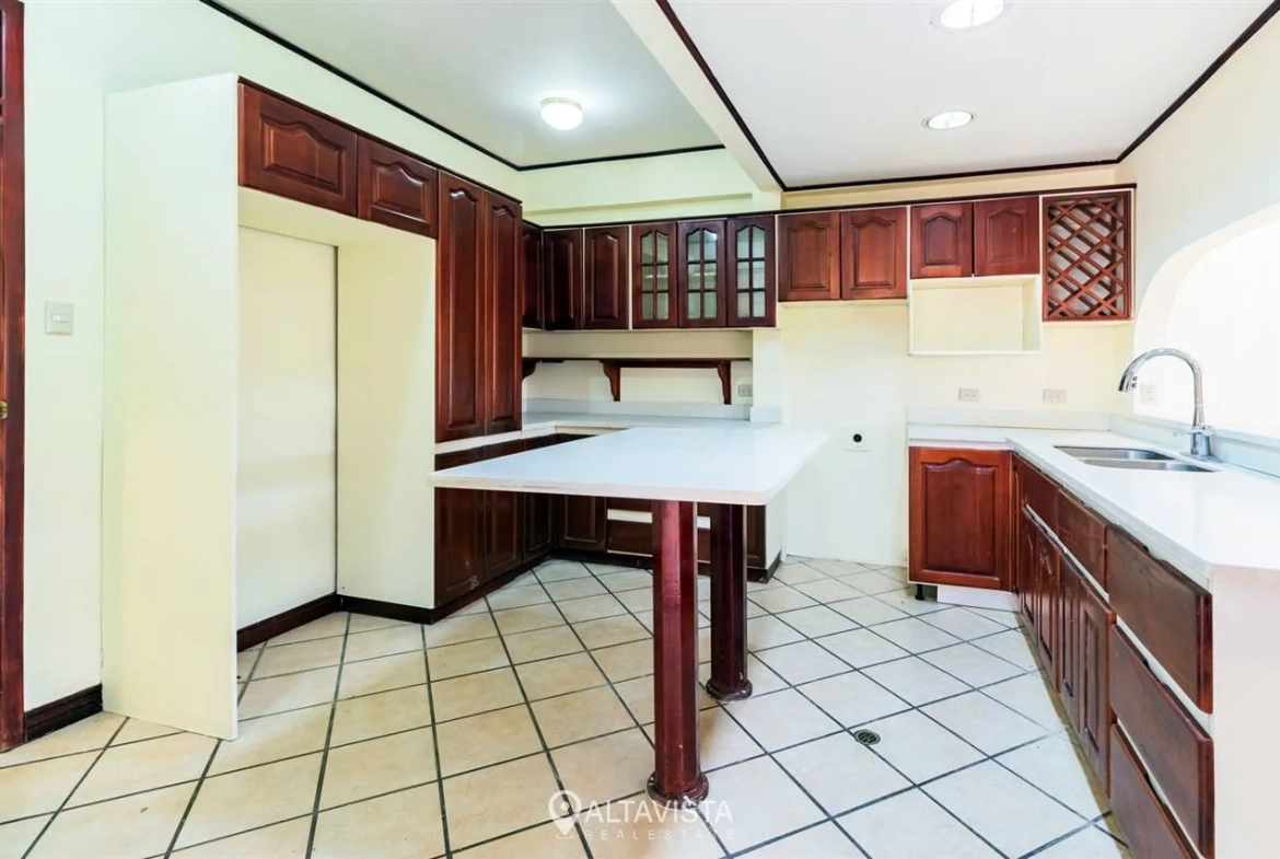 Alquiler de Casa en Los Laureles