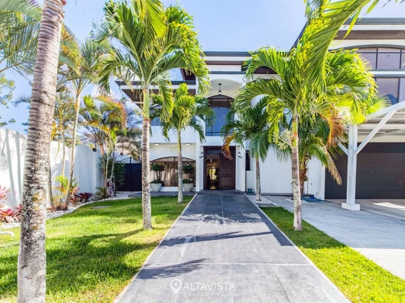 Casa en Residencial La Caraña