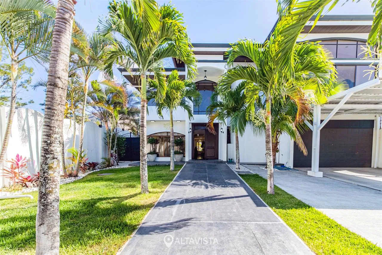 Casa en Residencial La Caraña