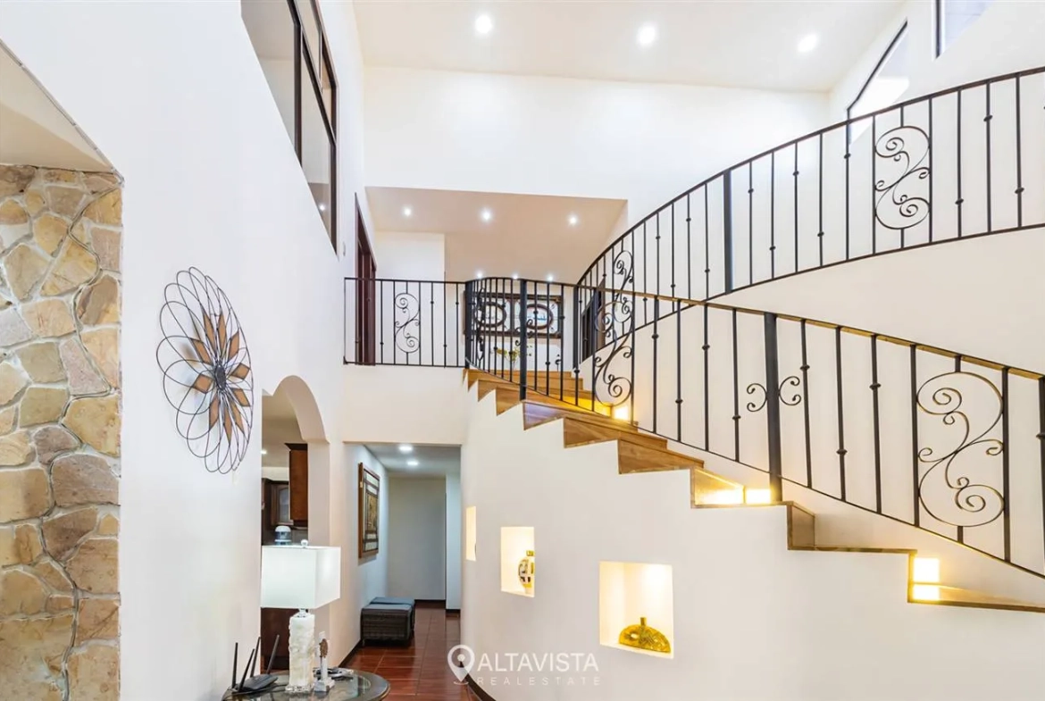 Casa en Residencial La Caraña