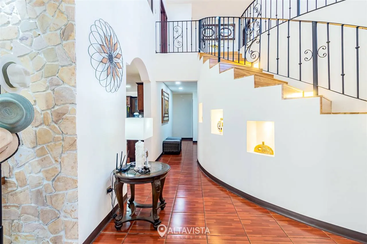 Casa en Residencial La Caraña