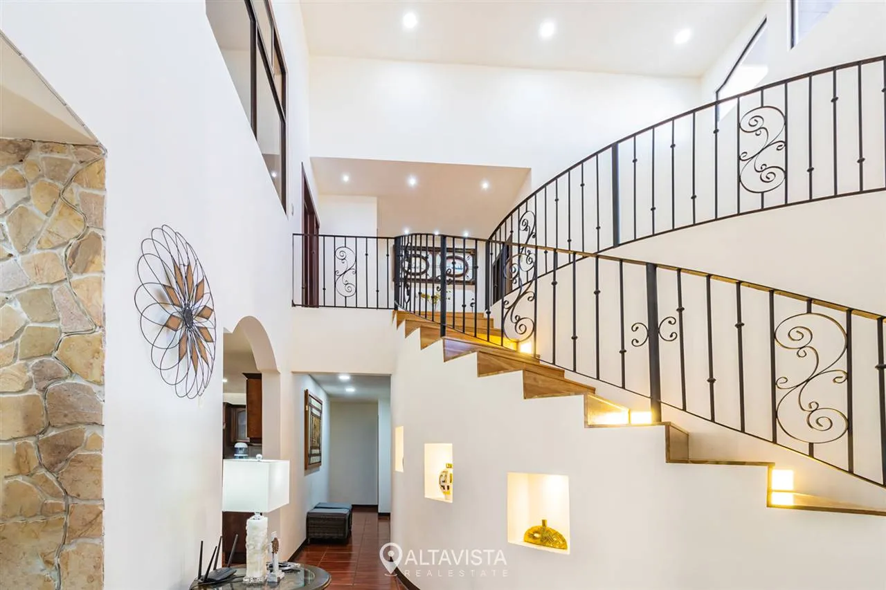 Casa en Residencial La Caraña