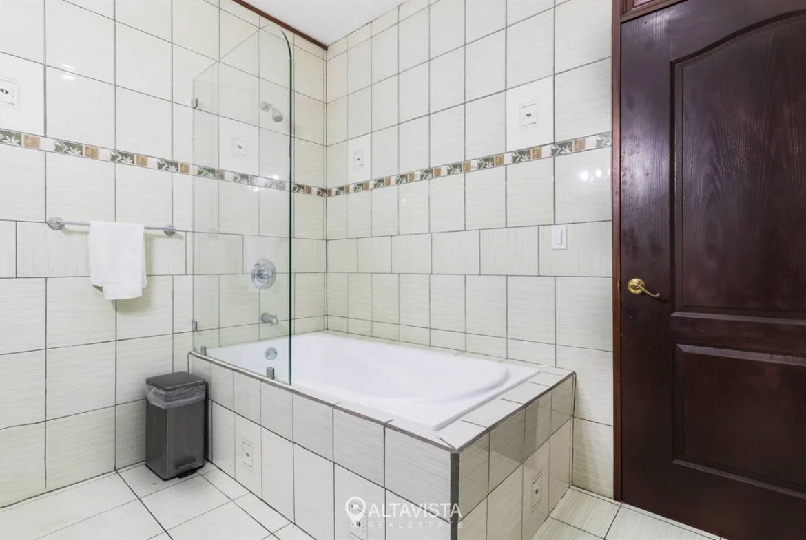 Casa en Residencial La Caraña