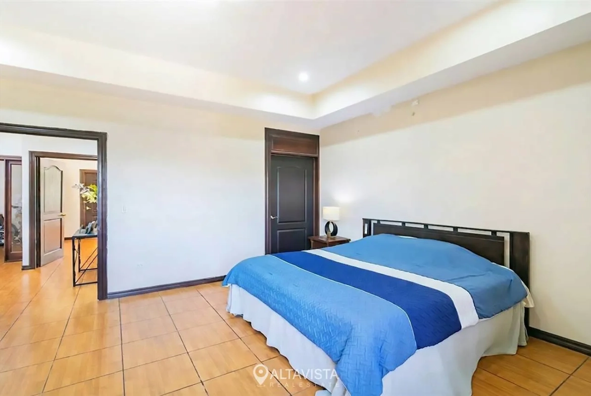 Casa en Residencial La Caraña