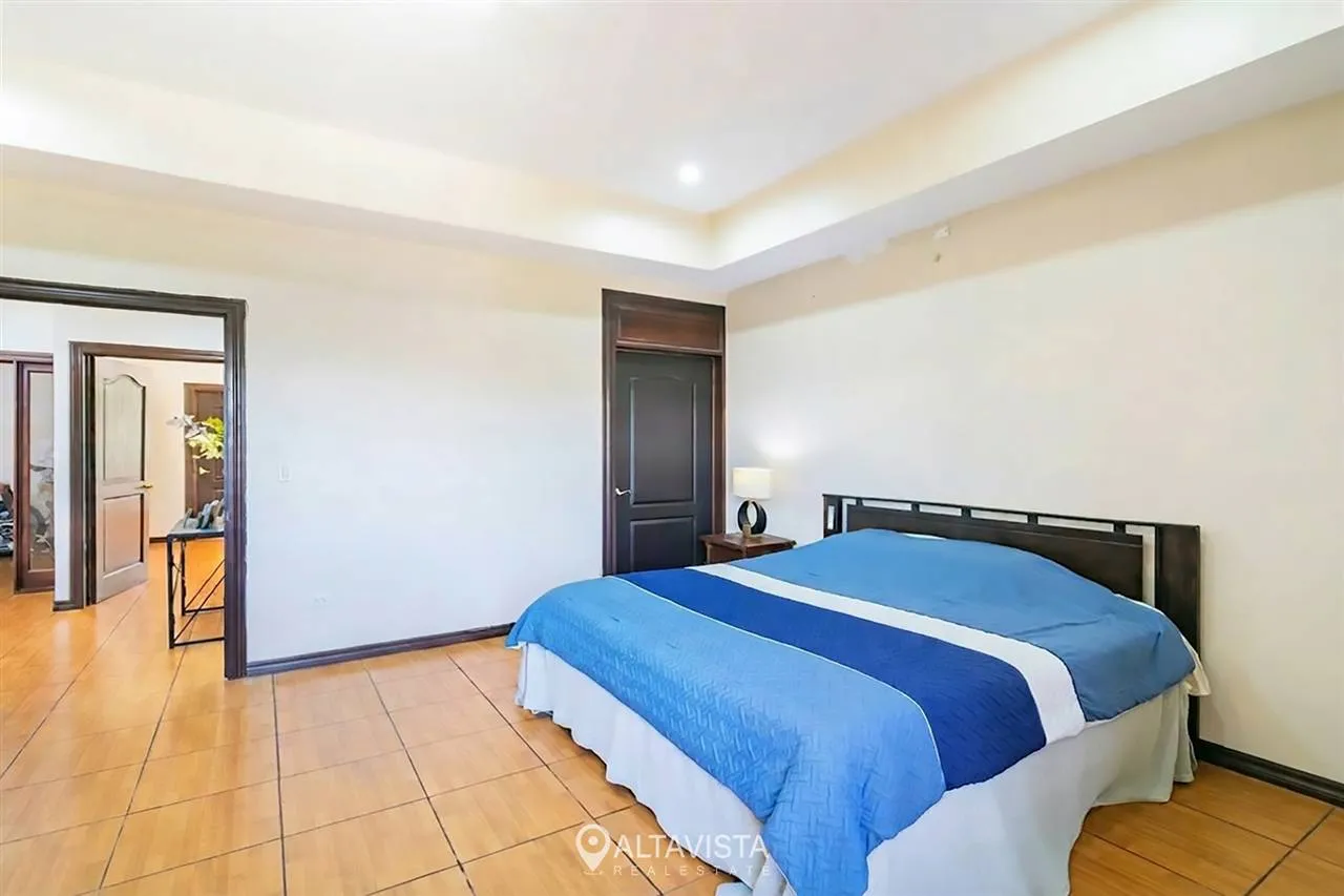 Casa en Residencial La Caraña