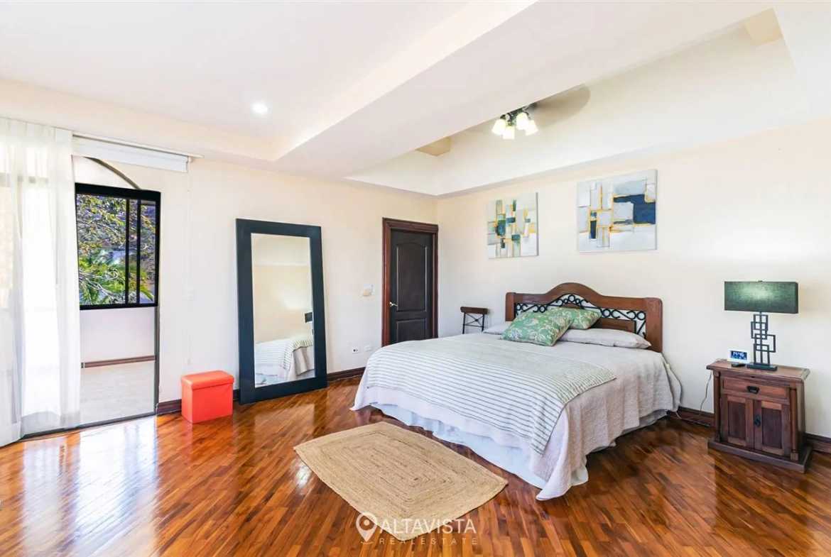 Casa en Residencial La Caraña