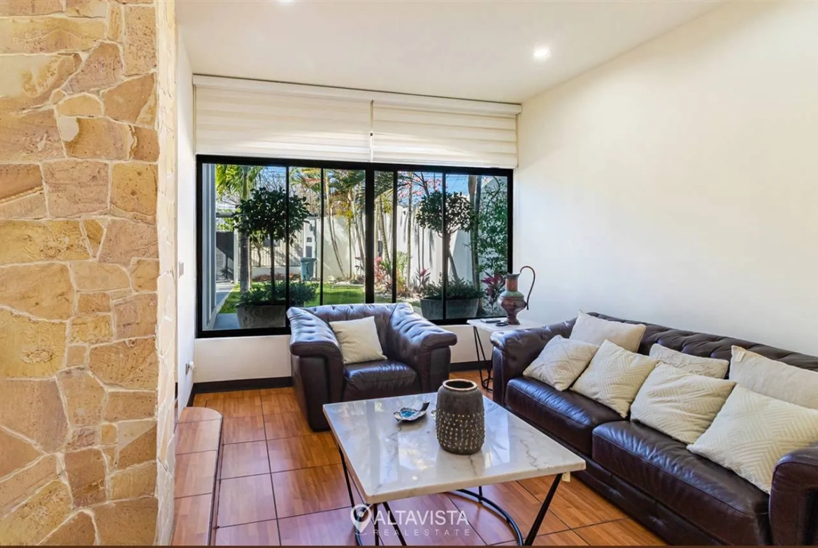 Casa en Residencial La Caraña