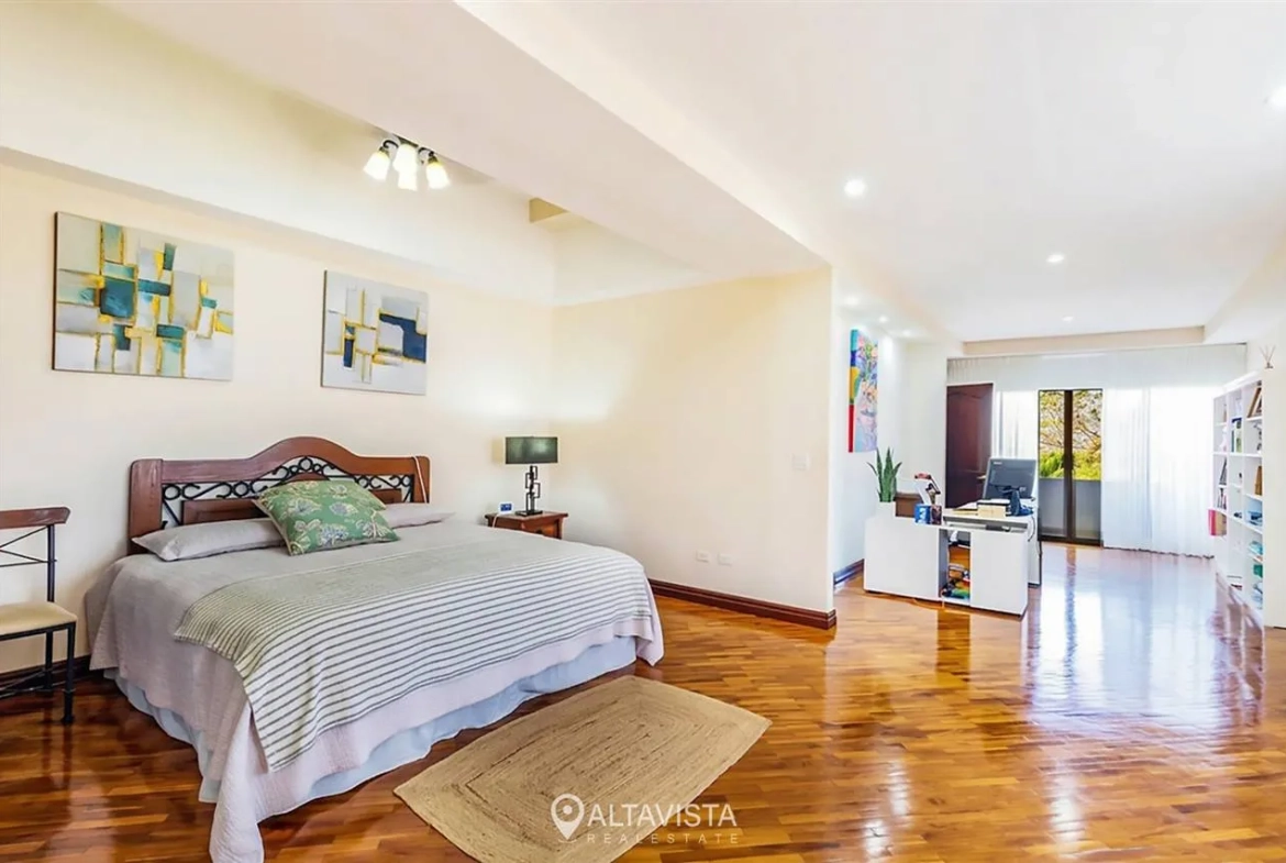 Casa en Residencial La Caraña