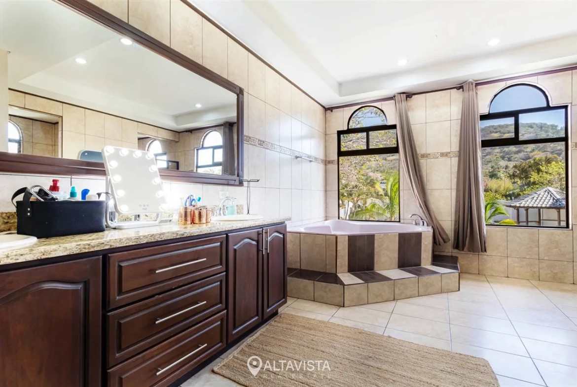 Casa en Residencial La Caraña