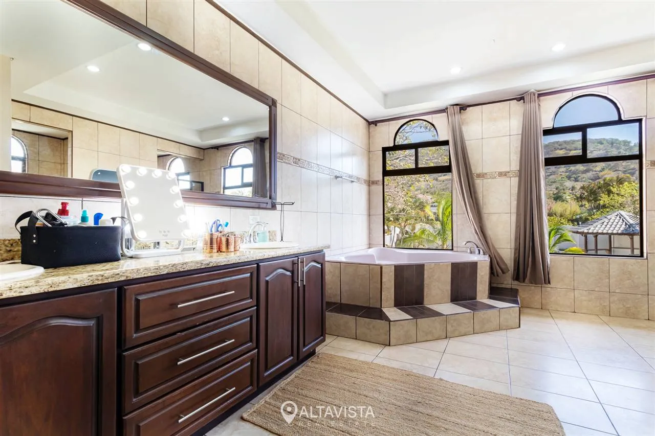 Casa en Residencial La Caraña