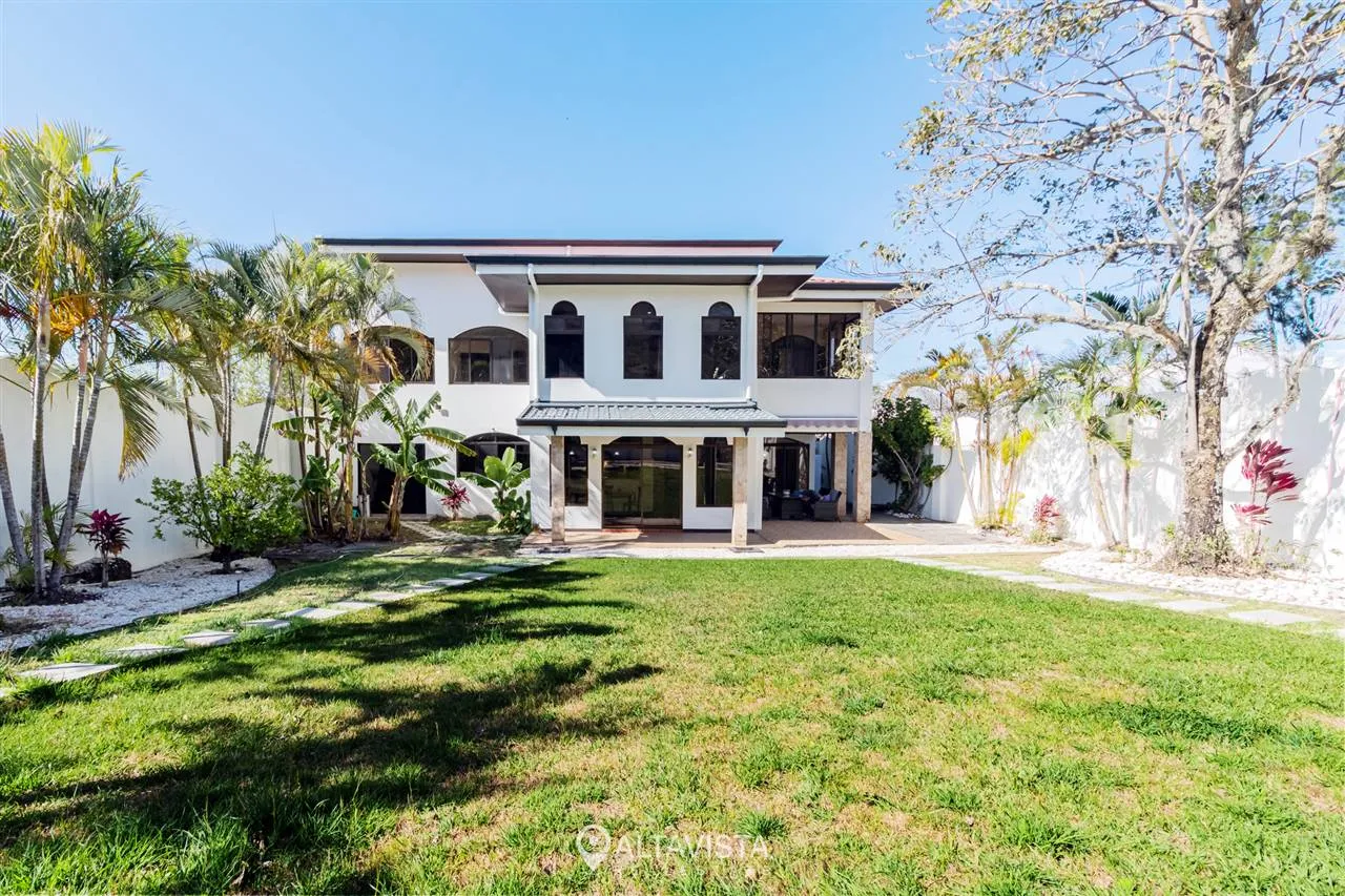 Casa en Residencial La Caraña