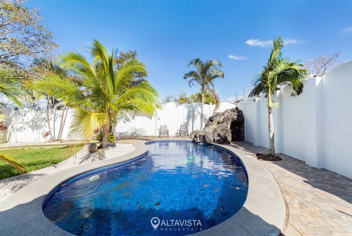 Casa en Residencial La Caraña