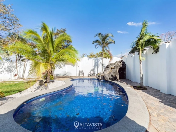 Casa en Residencial La Caraña