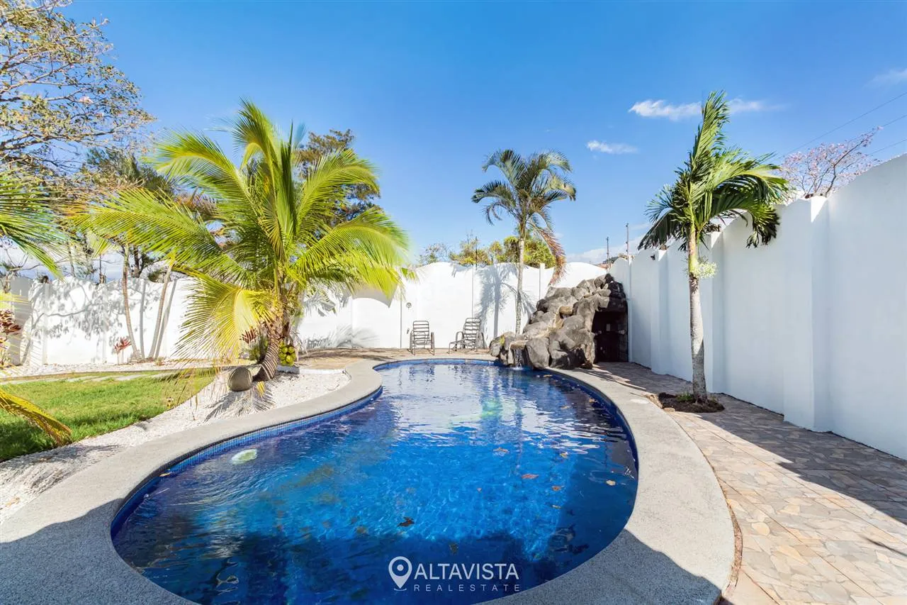 Casa en Residencial La Caraña