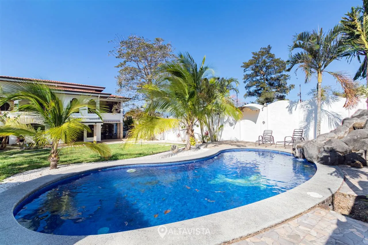 Casa en Residencial La Caraña