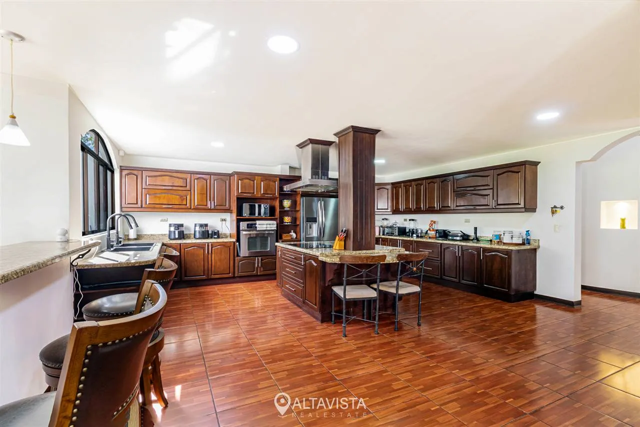 Casa en Residencial La Caraña