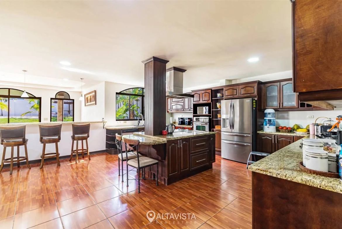 Casa en Residencial La Caraña