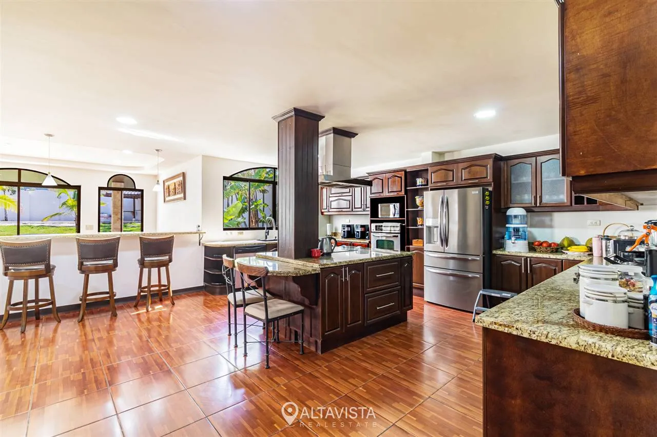 Casa en Residencial La Caraña