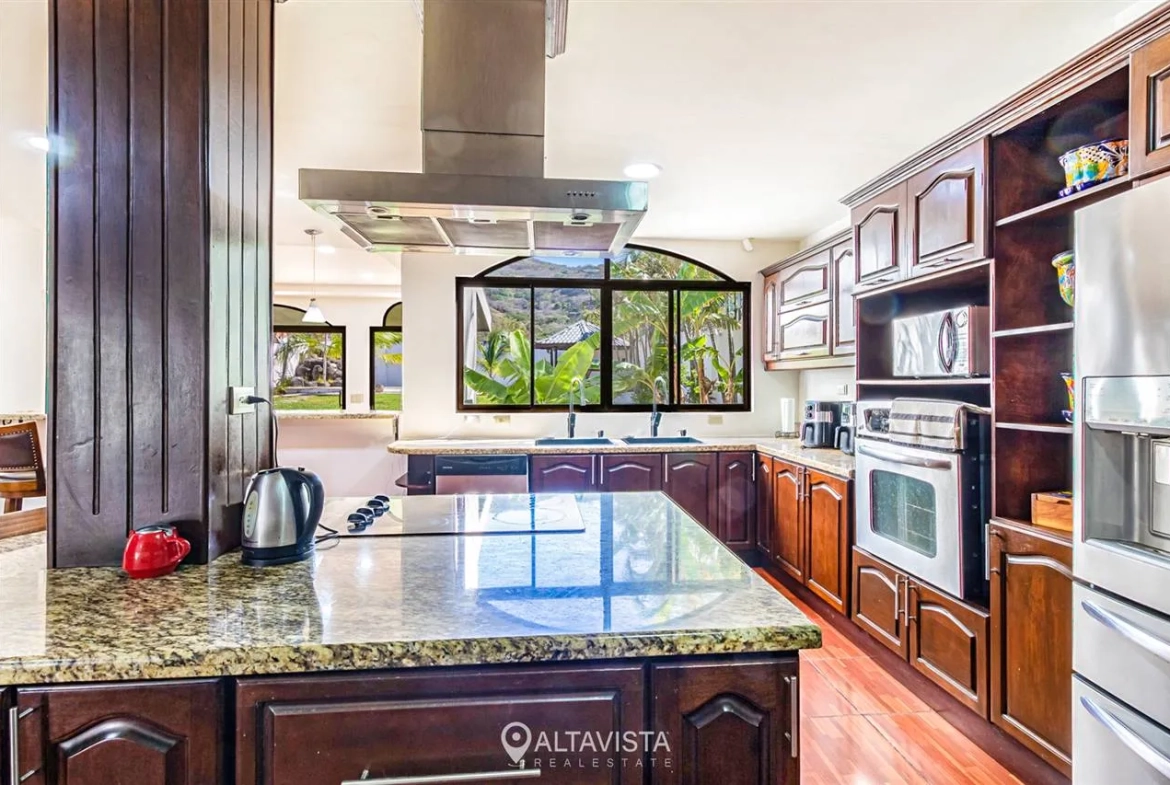 Casa en Residencial La Caraña