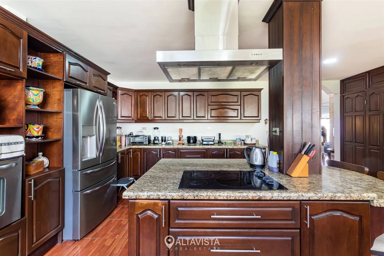 Casa en Residencial La Caraña