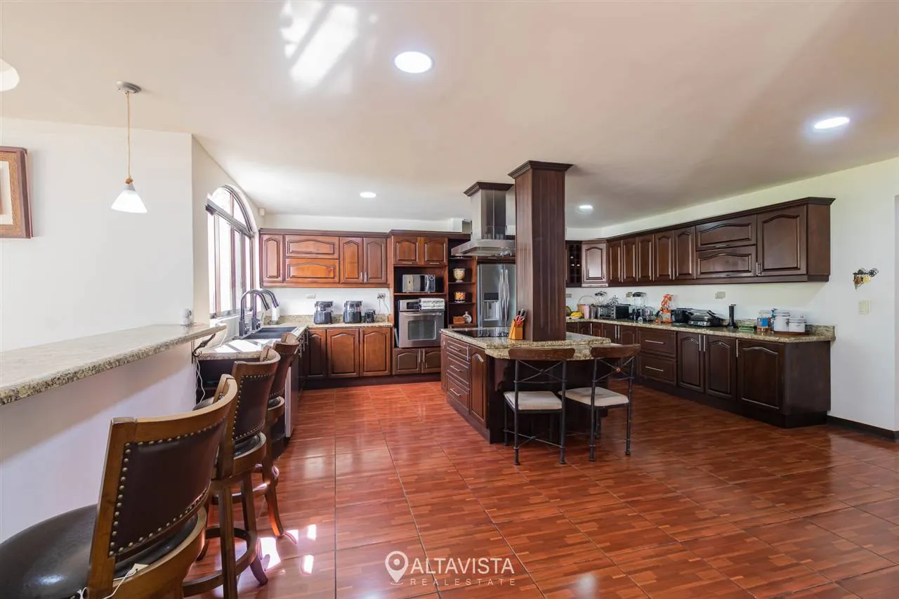 Casa en Residencial La Caraña