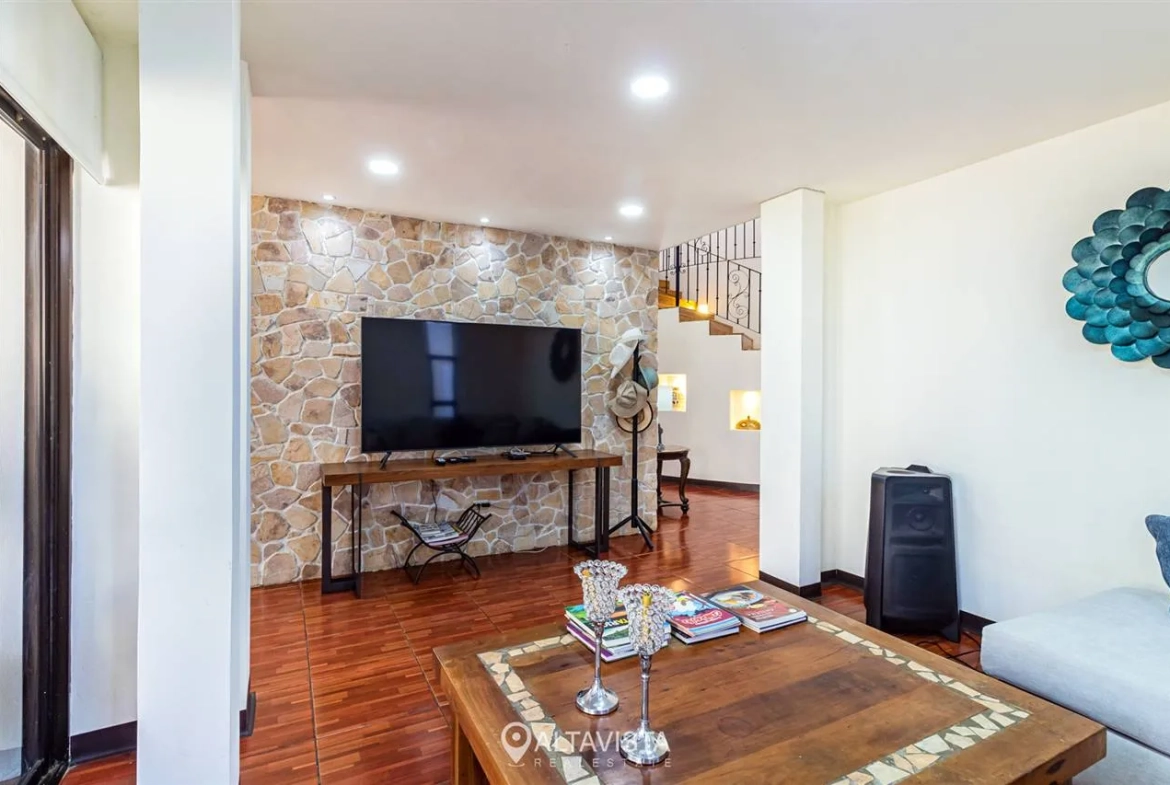 Casa en Residencial La Caraña