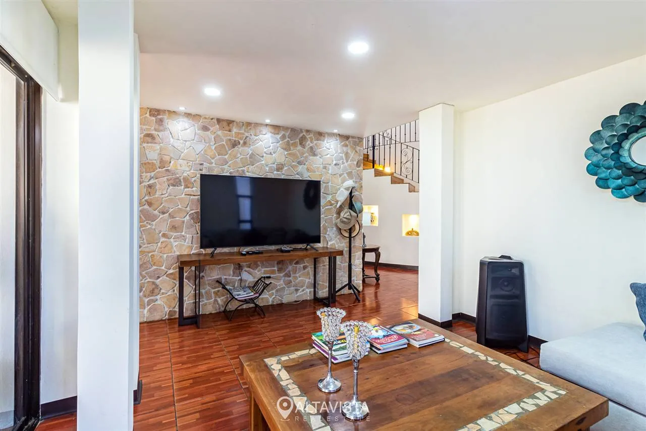 Casa en Residencial La Caraña