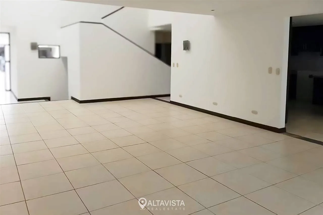 Venta de casa en Condominio Amberes Pozos Santa Ana 3