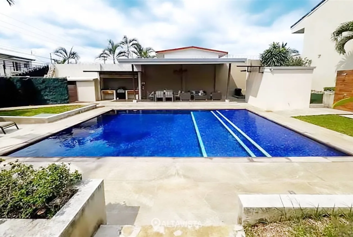 Condominio en Pozos de Santa Ana