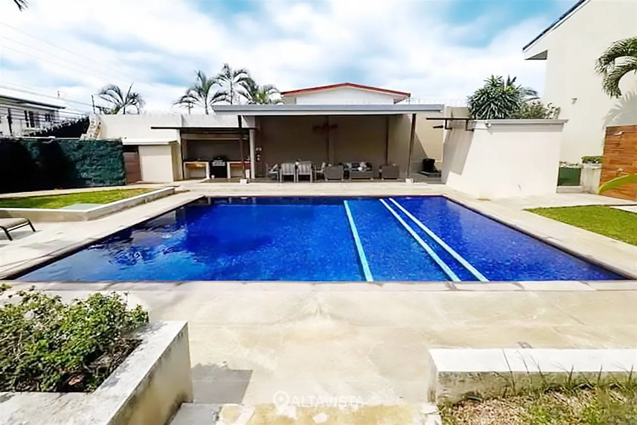 Venta de casa en Condominio Amberes Pozos Santa Ana 5 Condominio en Pozos de Santa Ana