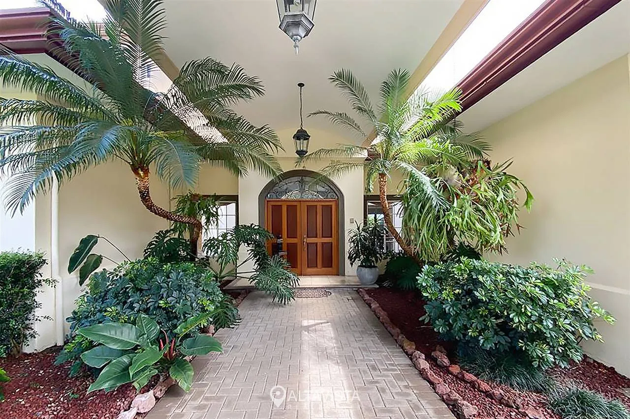 Casa en Residencial La Caraña
