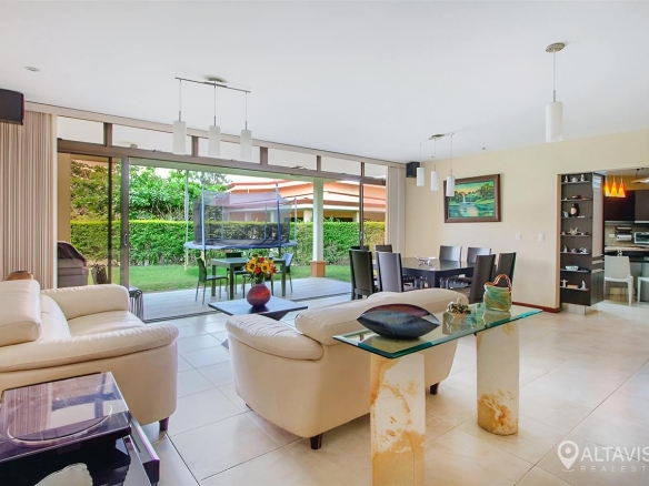 Condo Roble Santa Ana