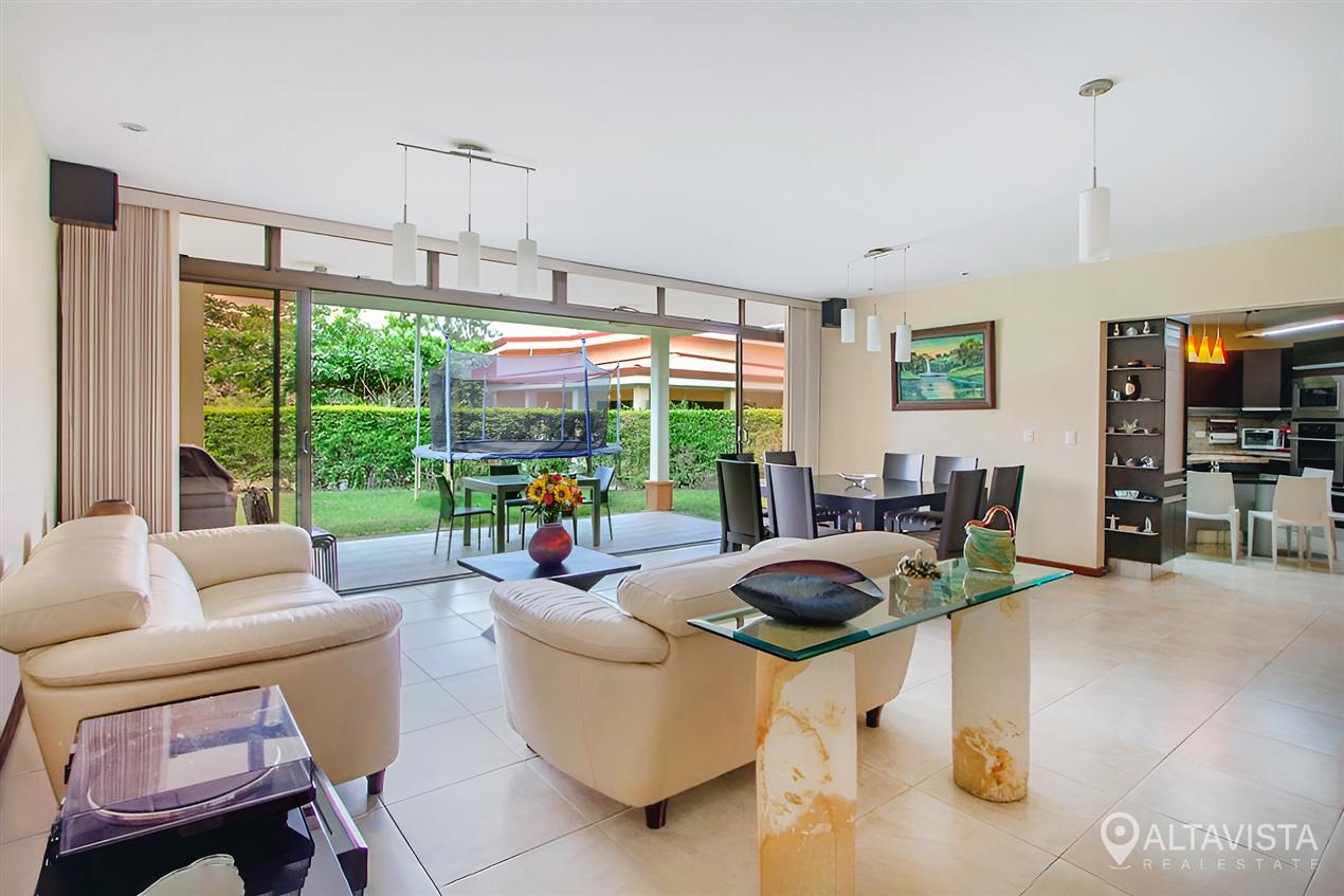 Condo Roble Santa Ana