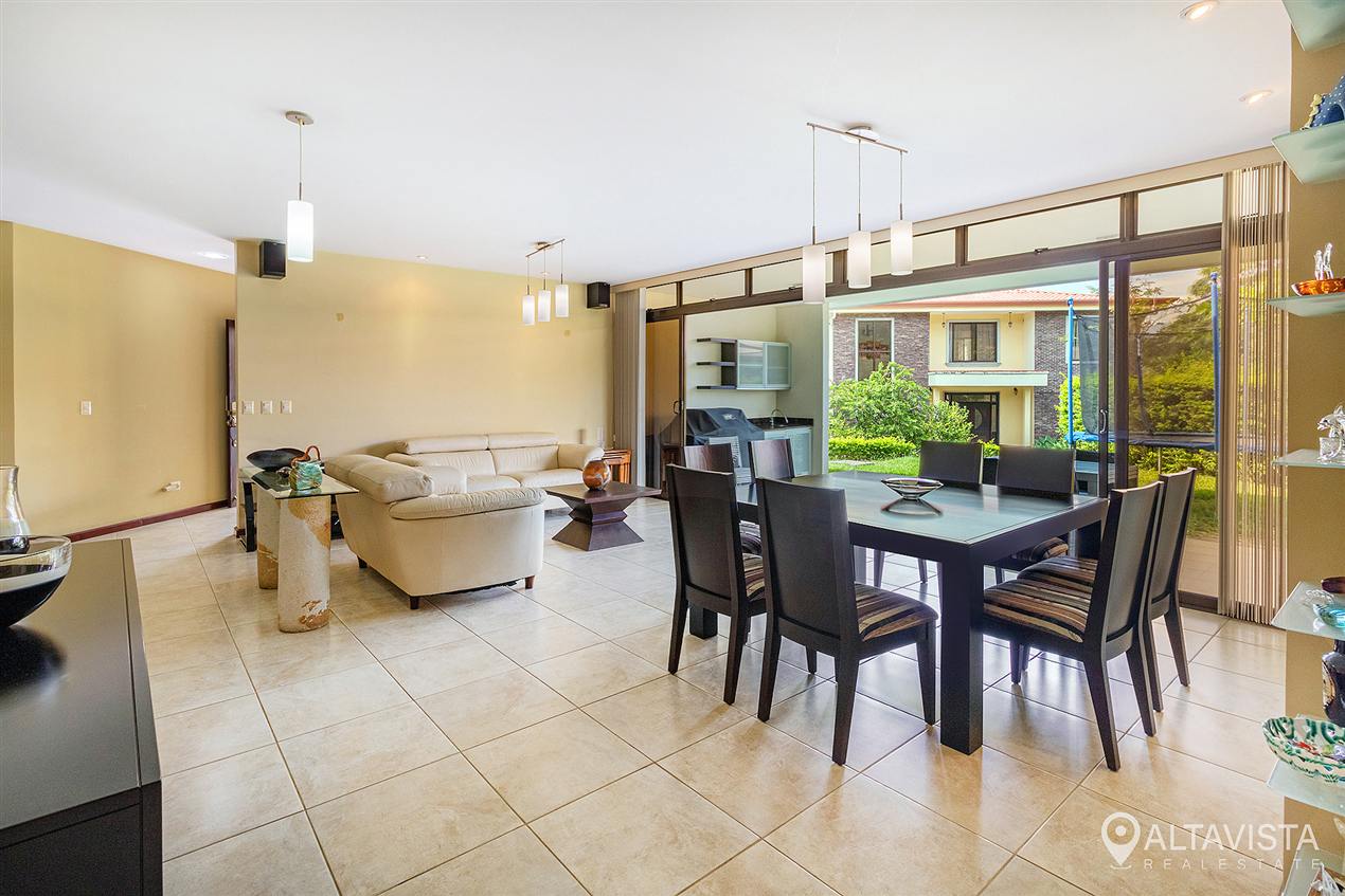 Condo Roble Santa Ana