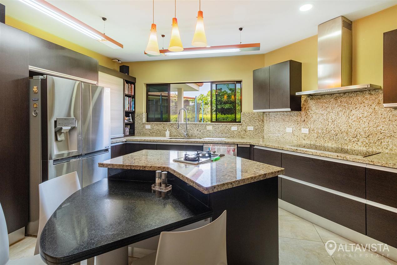 Condo Roble Santa Ana