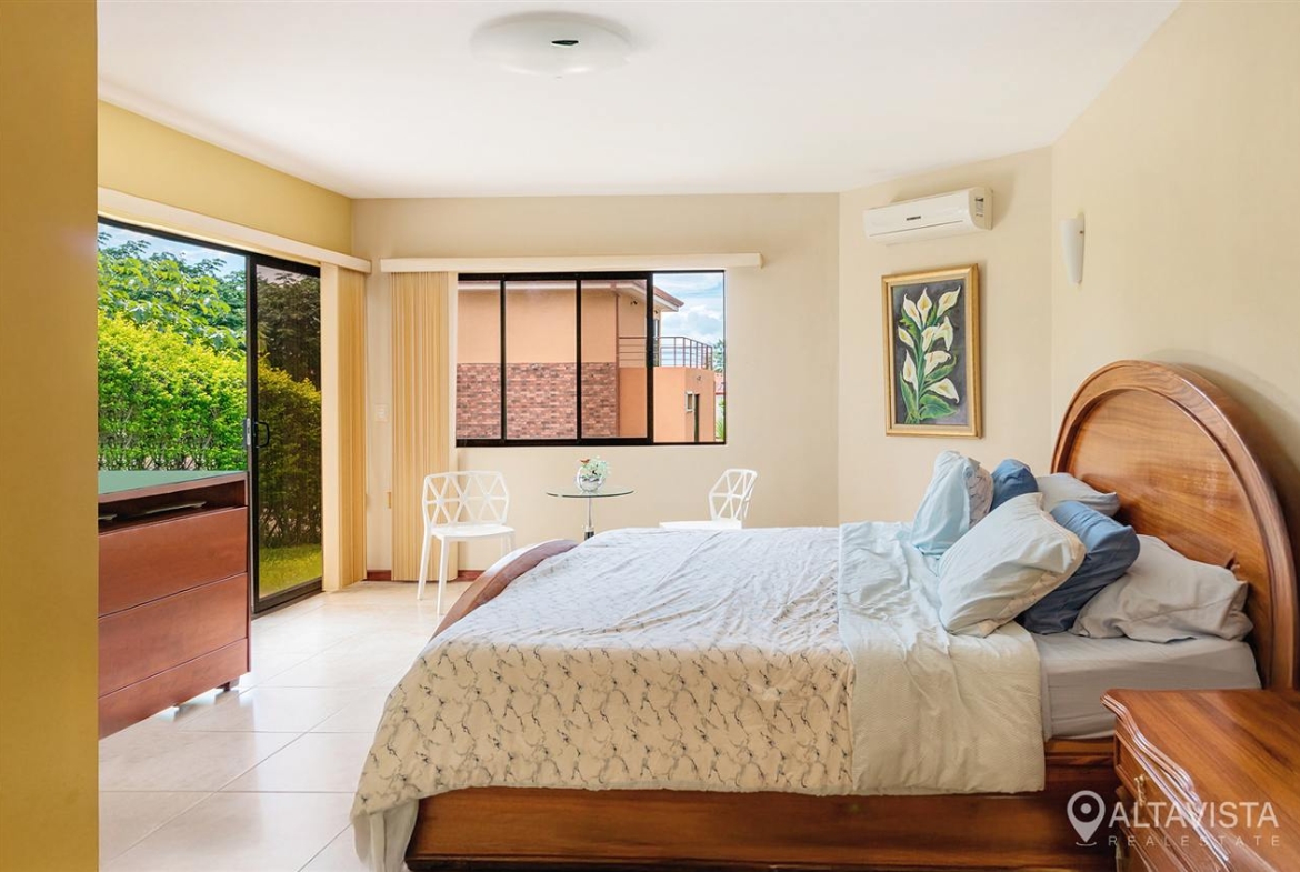 Condo Roble Santa Ana