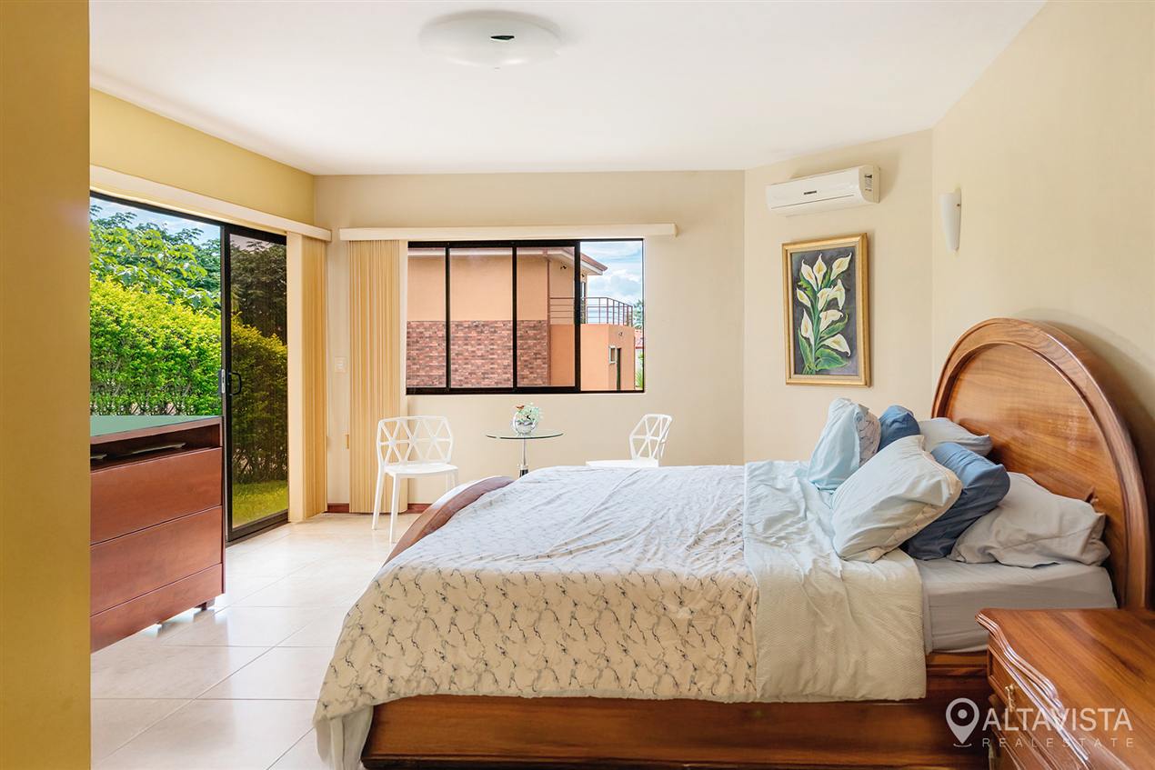Condo Roble Santa Ana
